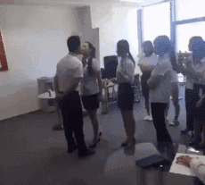 女友新制度,上班前必须和武术亲吻,会老板女生图片