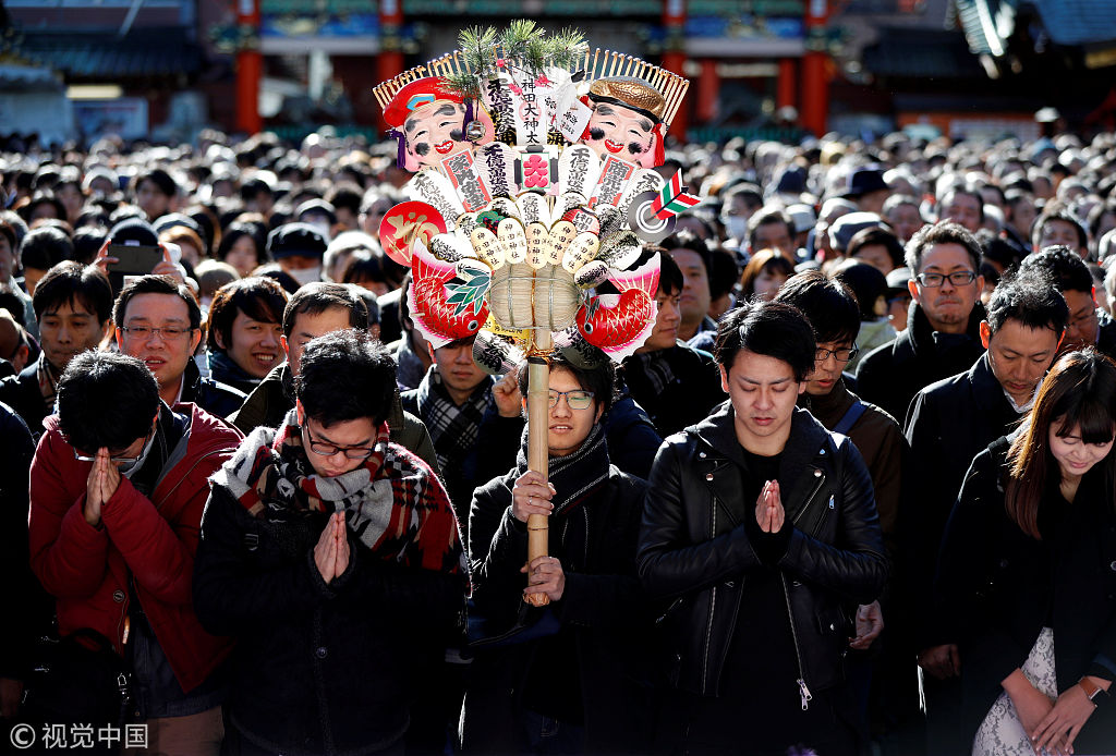 日本商人新年聚集神社祈求财运 两天办3500多场祈祷会