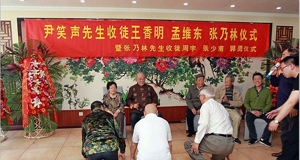他是尹寿山之子,拜马三立为师,因罪入狱,讽刺郭德纲心机太重