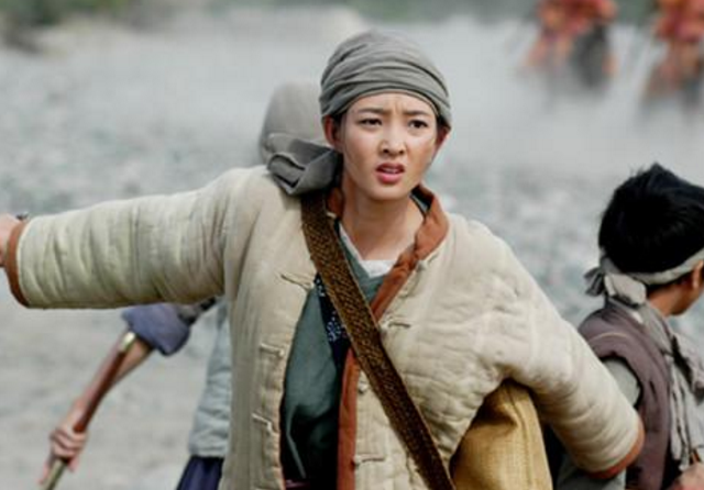 说起王丽坤,我们都是特别的熟悉,当时演《七剑下天山》出道的,这个