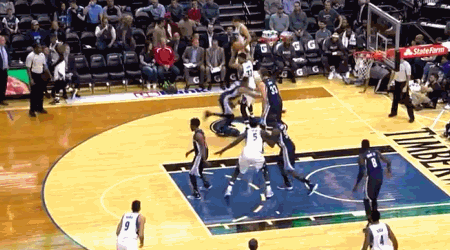 大帝并不像一个怯场的菜鸟,他在场