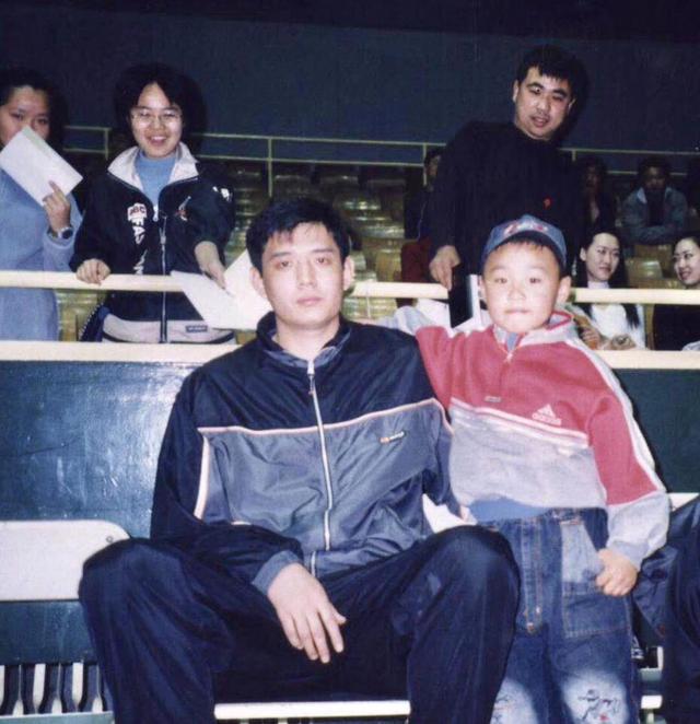 一张照片引爆整个cba圈子 他15年前的梦想终于成真!