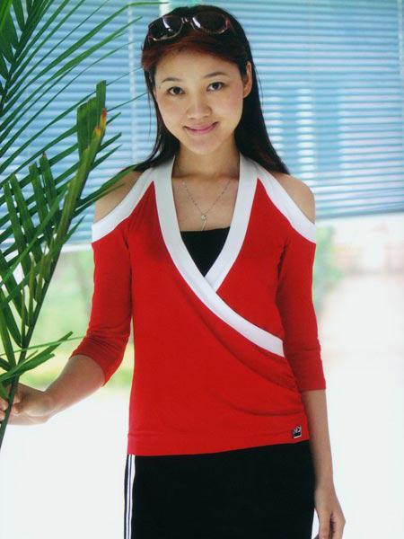安徽卫视的一姐,今44岁已有三个孩子,保密措施做得真好!