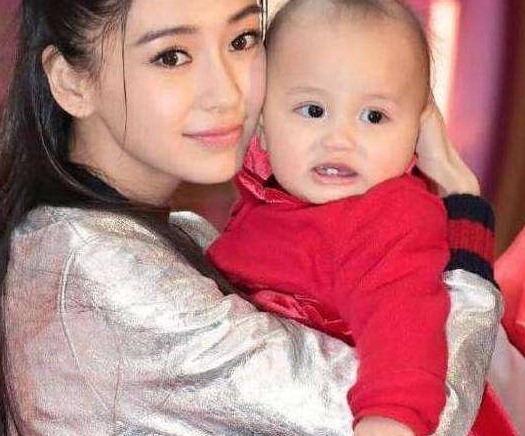 看到小海绵正面照,网友直呼:这回我信了baby和黄晓明没有整容!