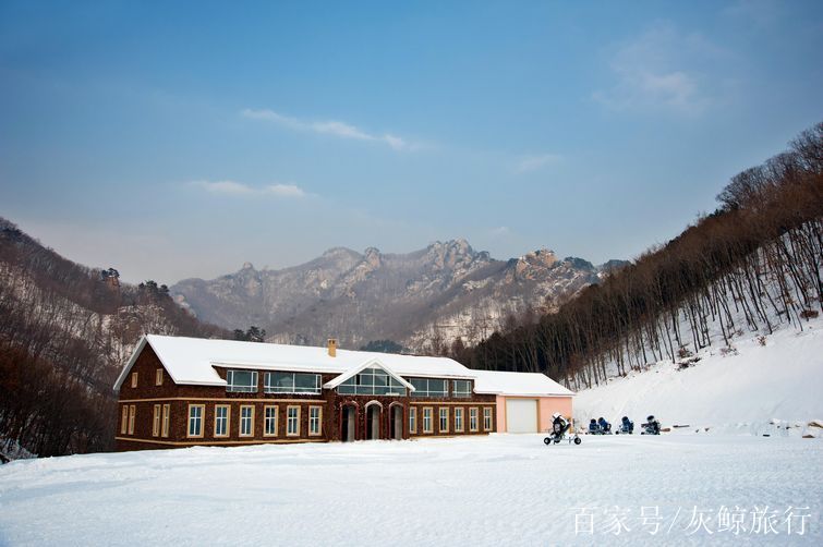 今年元旦去天桥沟滑雪,去过的人都说自己被征服了,滑雪场太刺激