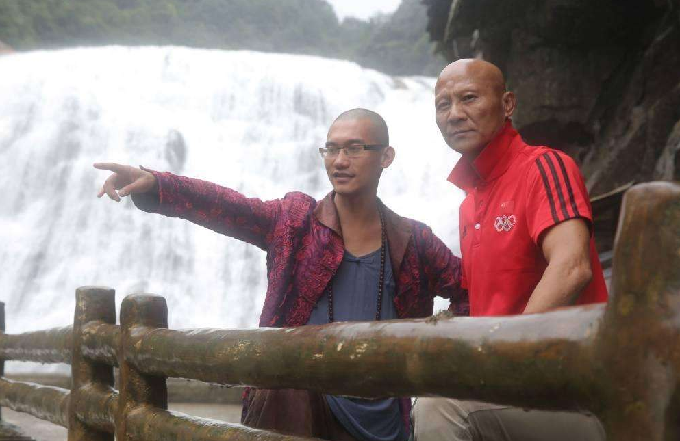 《少林寺》秃鹰一角走红全国,反派专业户,妻子貌美非常恩爱