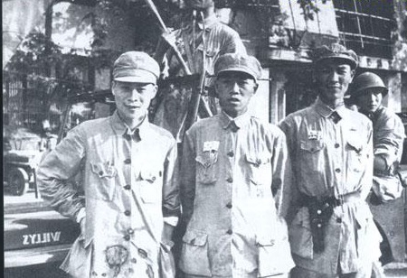 黄桥决战前夕,陶勇将军召各旅领导下达作战命令.