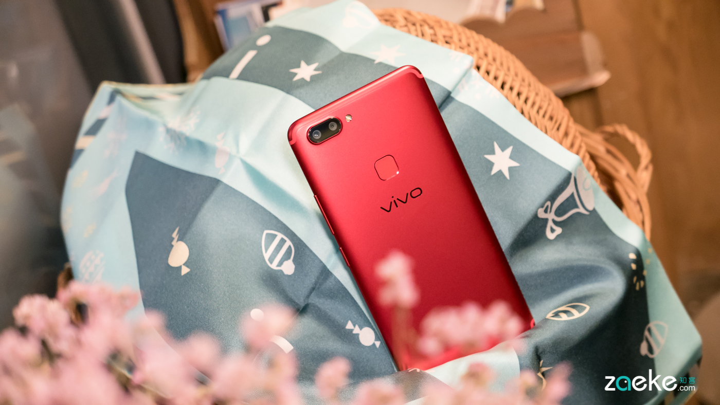 vivo x20星耀红圣诞限量版图赏:礼物,喜欢吗?
