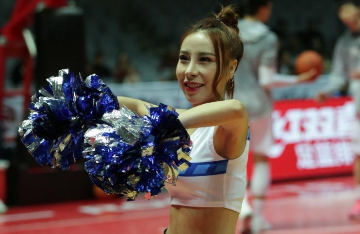 cba八一啦啦队动感热舞,精致美女颇具异域风情!