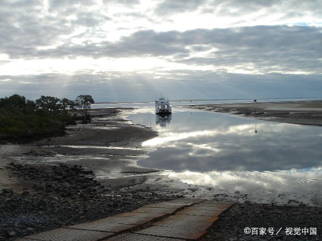 诗歌《一曲凄迷的离歌,唱遍人生的每一个渡口》