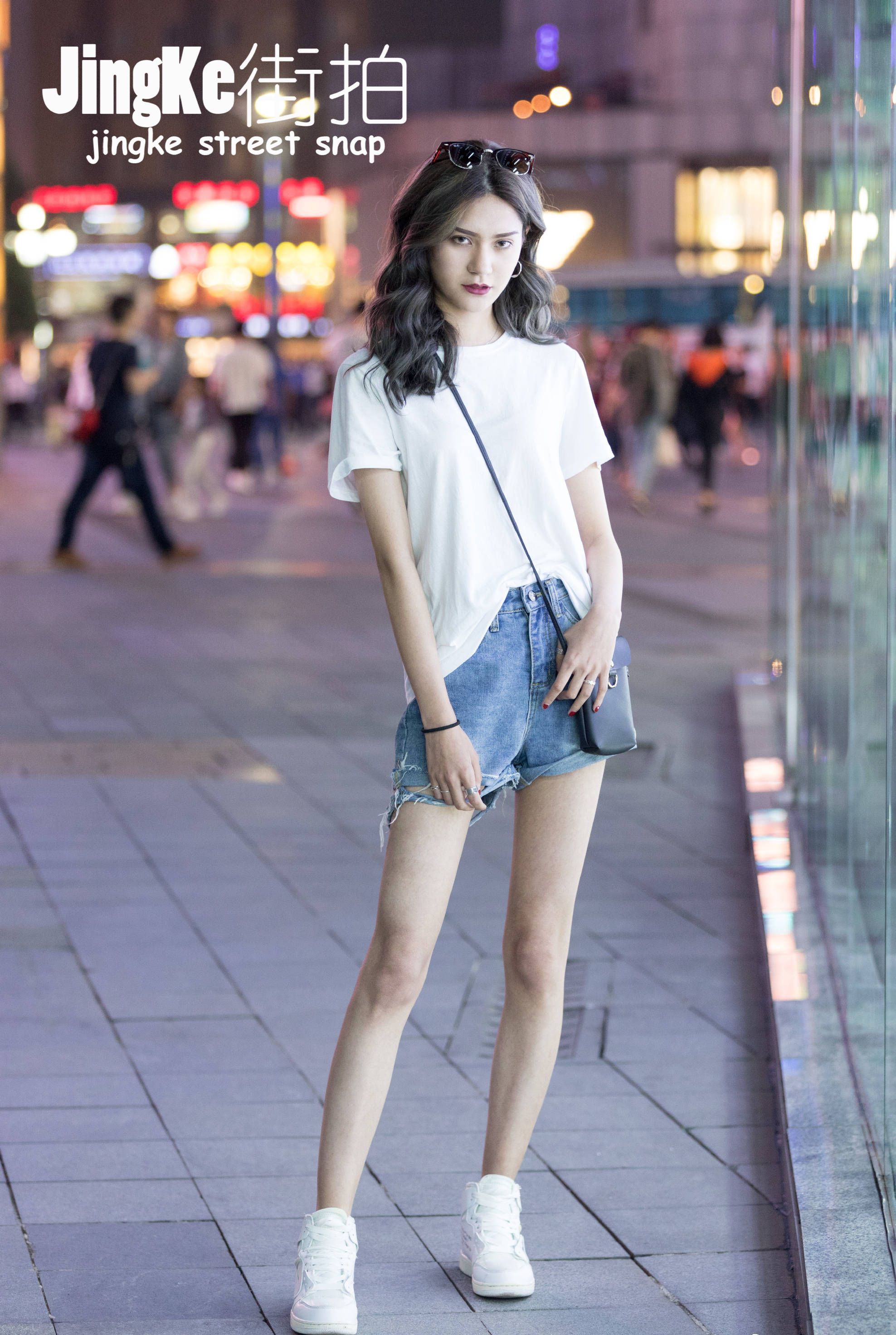 又瘦又美的漂亮小姐姐,一双大长腿格外吸引人,这些大长腿美女,是不是