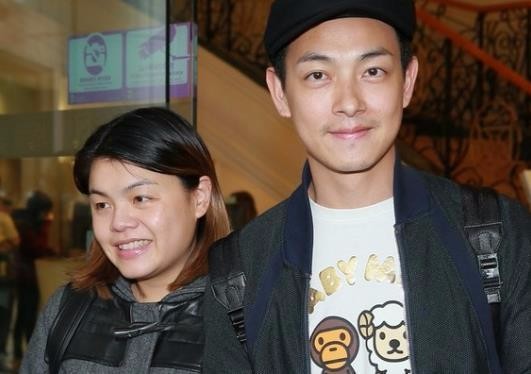 感情上,梁烈唯和"丑老婆"tina(骆保雯)的爱情更是让人艳羡.