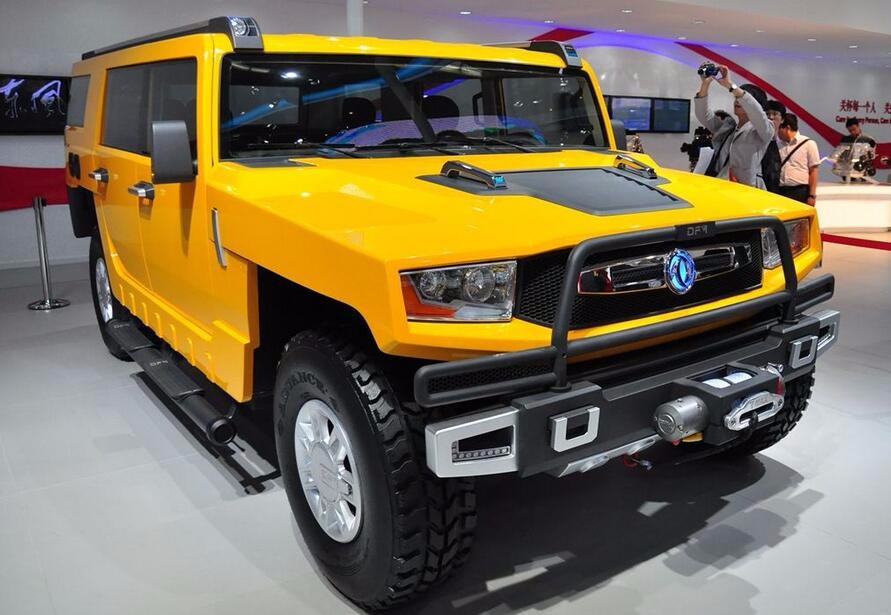 在外观设计上,东风huv正面很容易让人联想到俄罗斯dartz军工越野