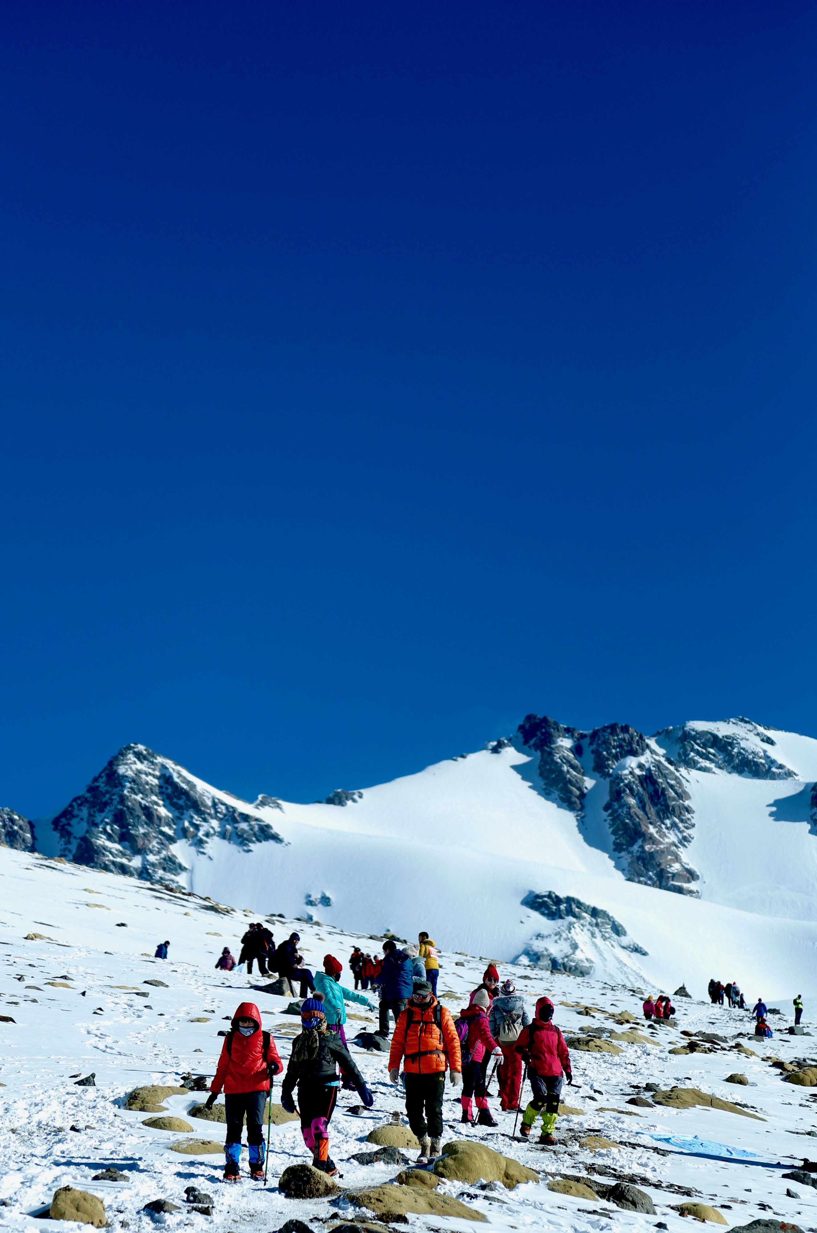 (體育)(1)全民健身——登雪山 迎新年