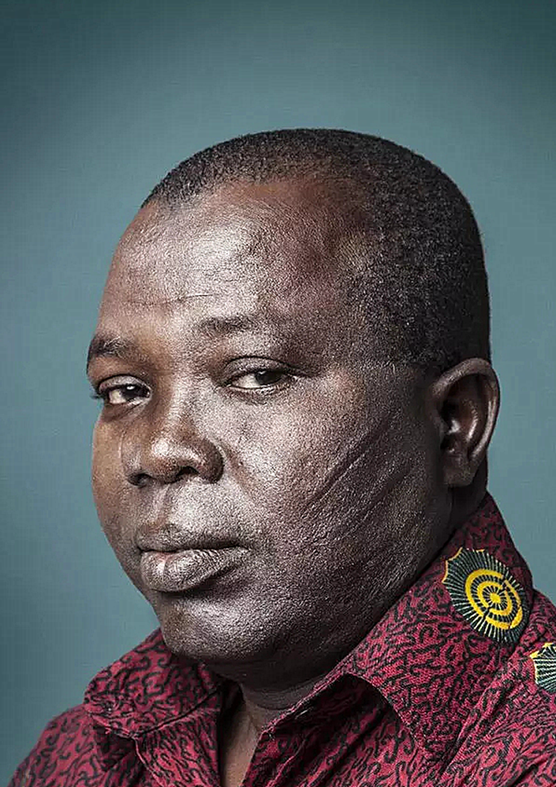 吓人,非洲最后一代传统脸疤,刀疤越多来头越大!