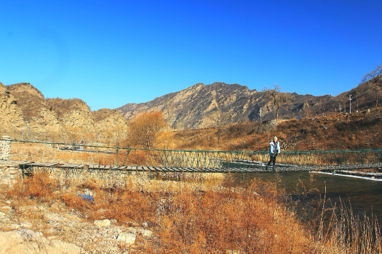 北京冬季周邊自駕好去處,去《讓子彈飛》外景地,徒步踏冰白河灣