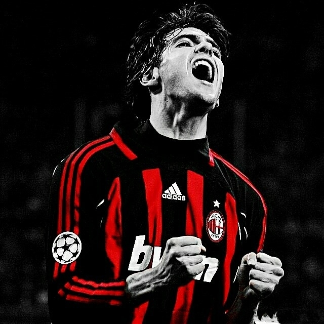 "足坛精灵"小罗高清壁纸,圣西罗王子"卡卡高清壁纸,点赞收藏