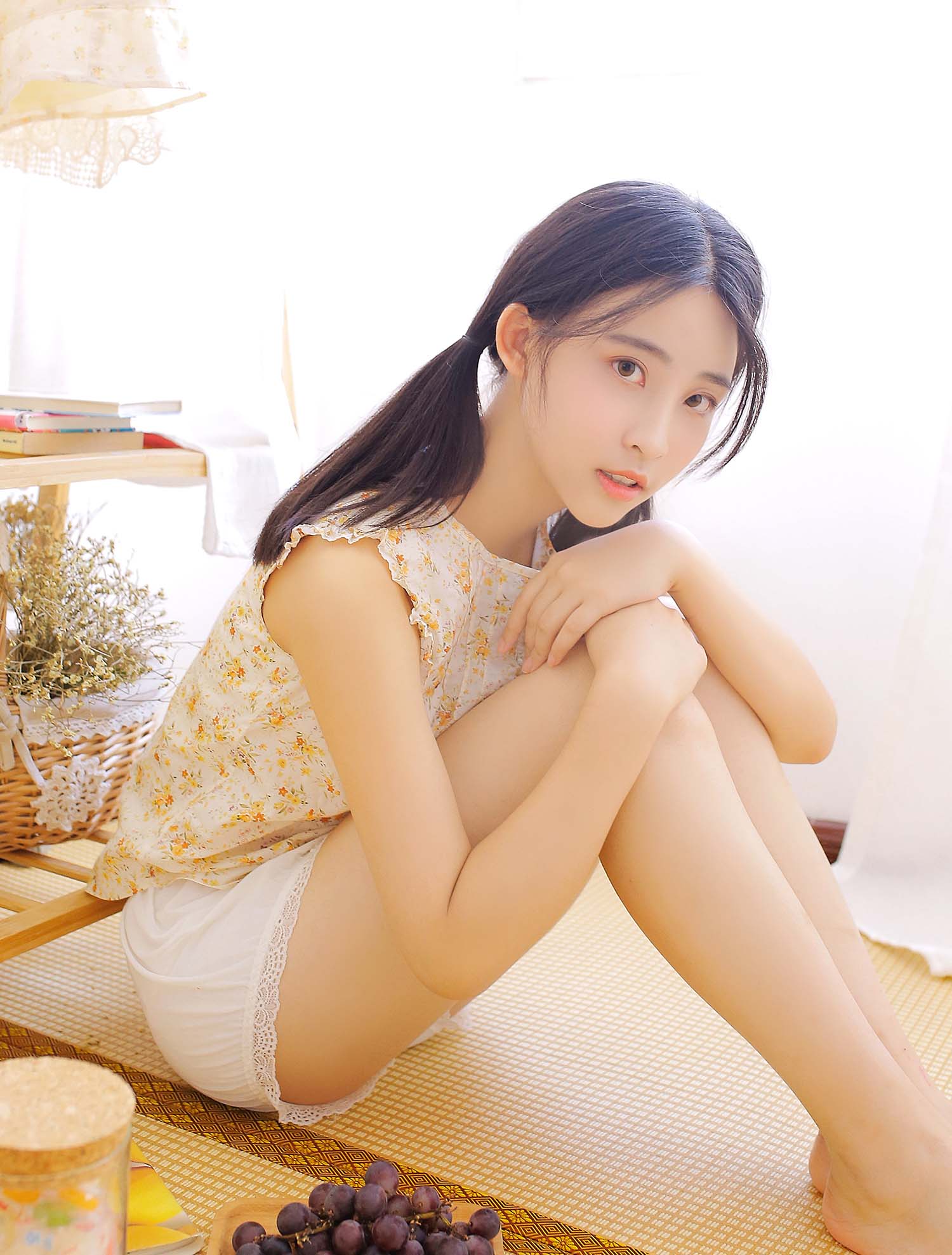 日系纯真少女可爱写真,笑容甜美,无辜的眼神楚楚动人