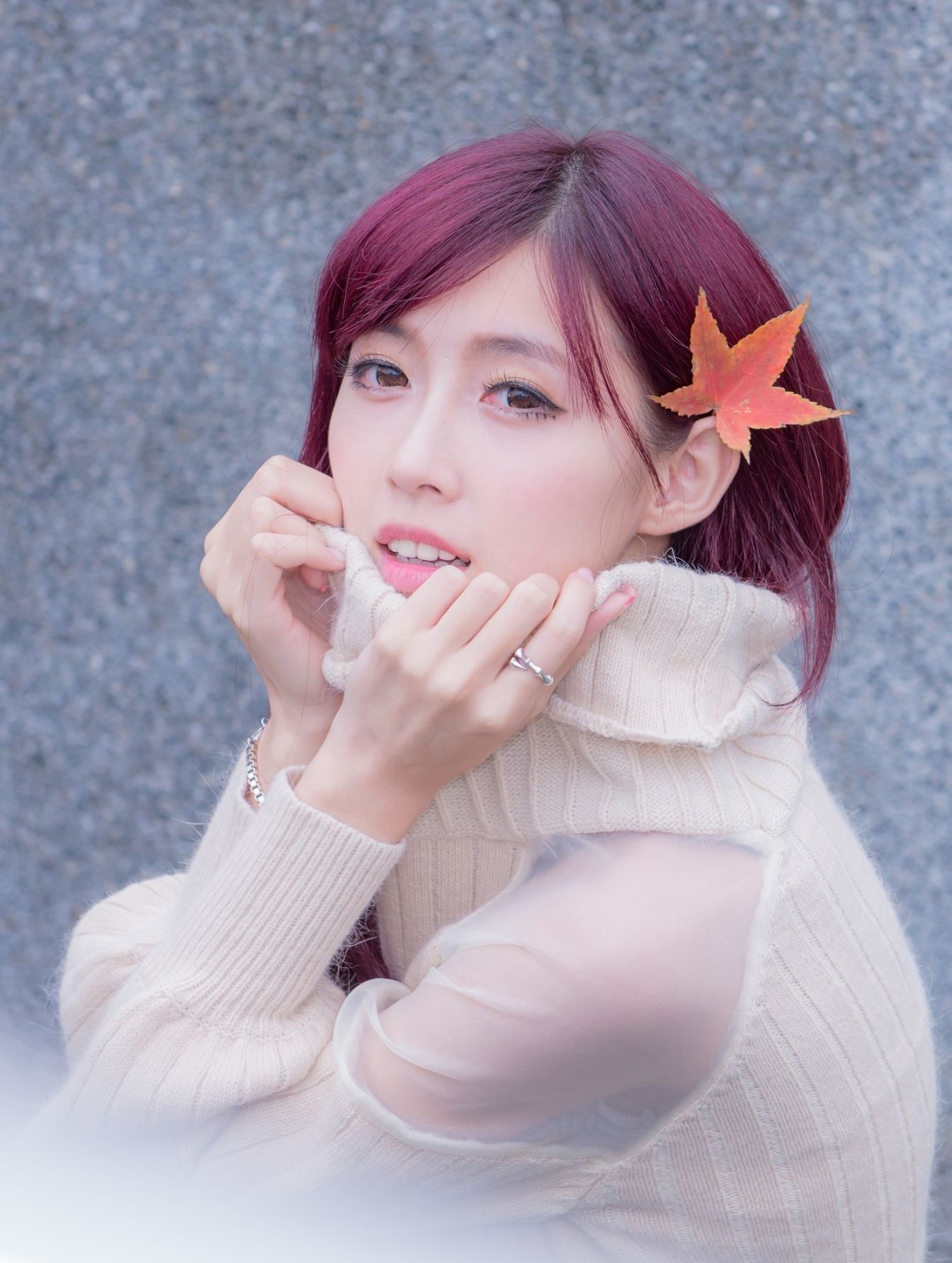 现代女神,如枫叶般的美,让人心旷神怡