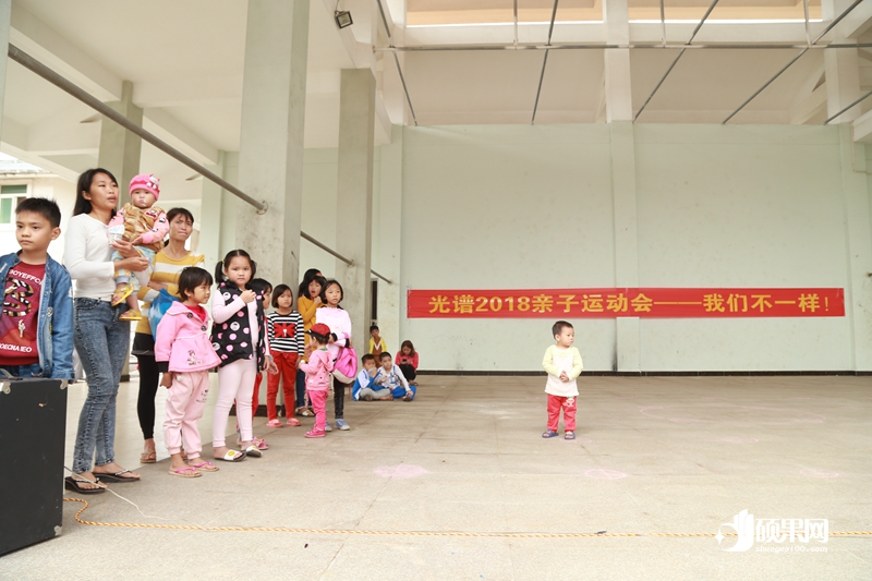 场面震撼:海口光谱幼儿园第四届亲子运动会