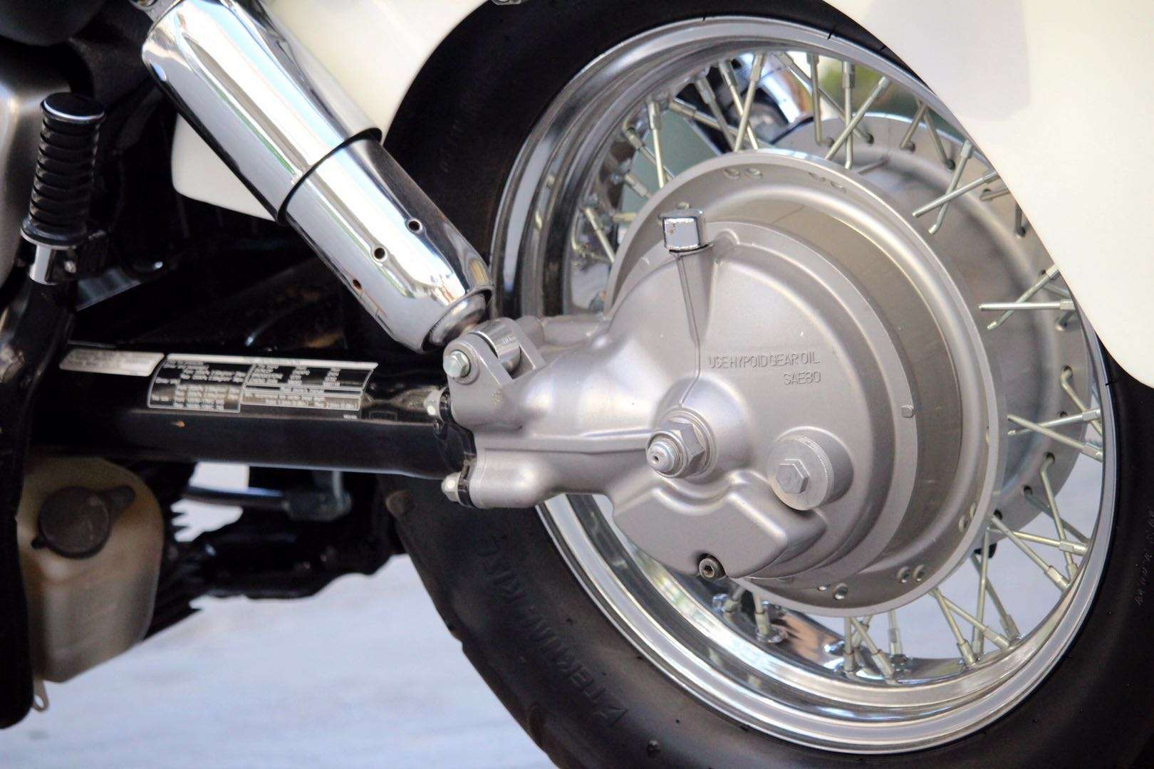 实拍本田轴传动摩托沙都400!