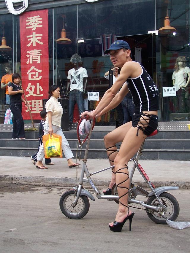 男士长期穿女士高跟鞋图片