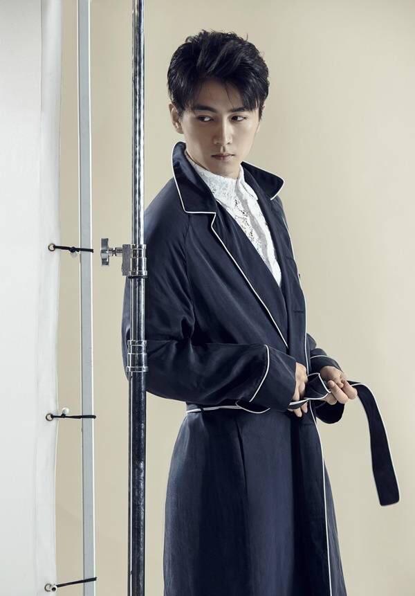 7位男星的睡衣照:胡歌最绅士范,杨洋最可爱,李易峰最真实!