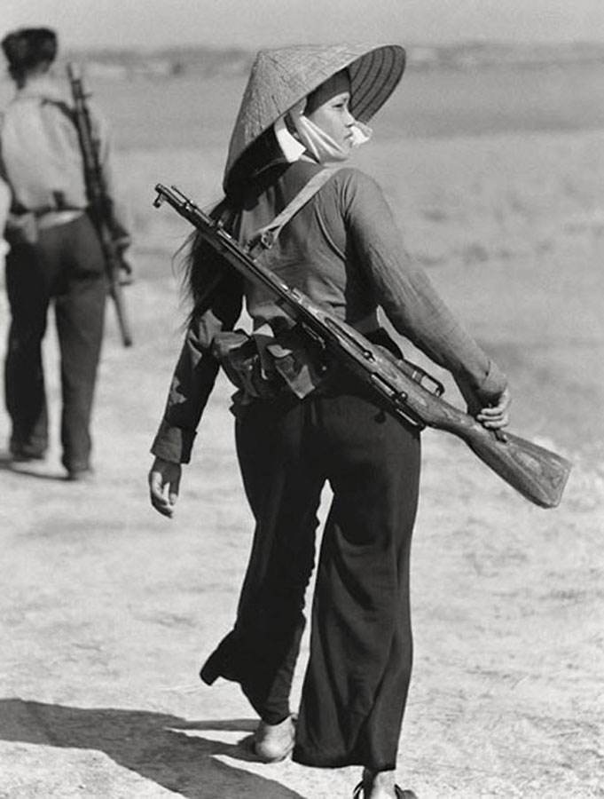 首先当时在越南女人是比男人多的,越南战争的胜利这些女兵是有有最大