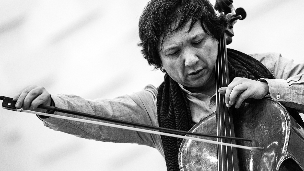 大提琴演奏家/朱亦兵—春城梦之旅(摄于云南省大剧院走台)