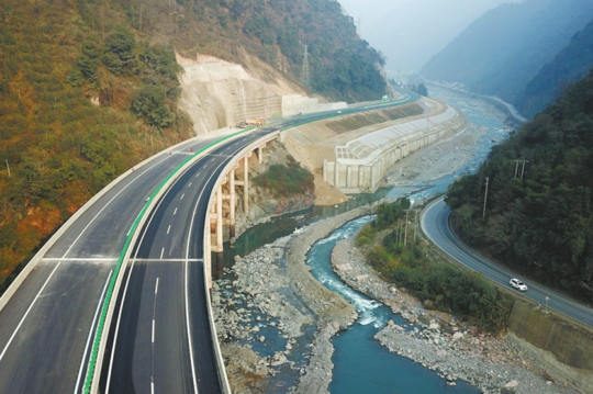 雅康高速雅泸段12月31日试通车 成都绕城高速到泸定只需两个半小时