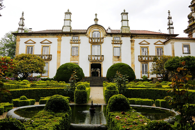 马特乌斯宫,葡萄牙最美花园,园艺修剪的十分精致