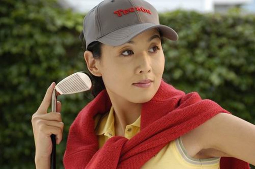 1984年因主演黄梅戏电视连续剧《郑小姣》一举成名,1987年,主演黄梅戏