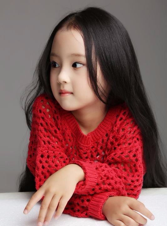 的少年时代》饰演果果;后担任浙江卫视超级小明星才艺赛公益形象使者