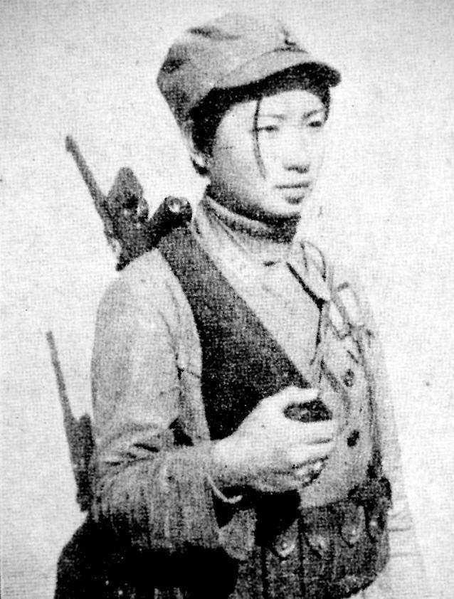 抗战时国民党女兵罕见的老照片,个个英姿飒爽,倒数第二张看着让人心疼