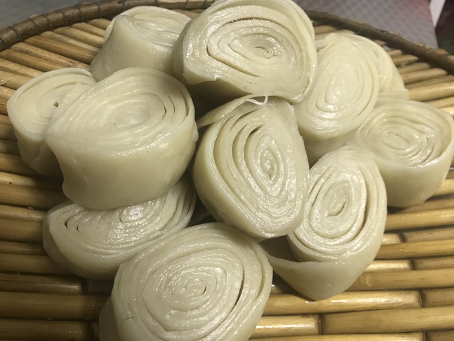 我们家吃的最多的面食,比馒头好吃,比烙饼层次多,拿肉都不换!