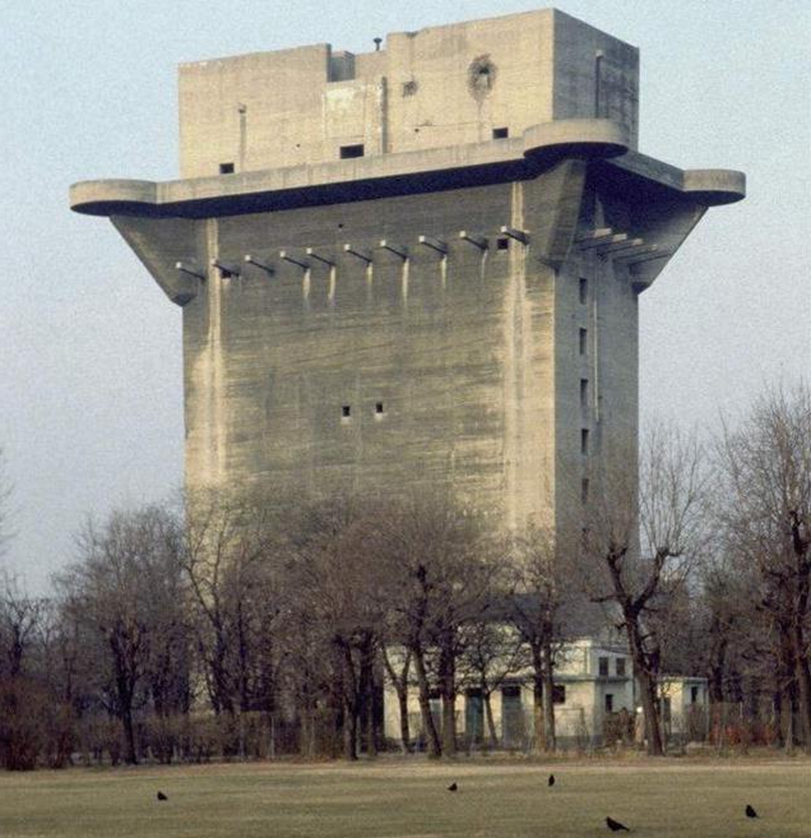 二战时期,德国建造的这种防空碉堡,苏军榴弹炮都无法将其攻克