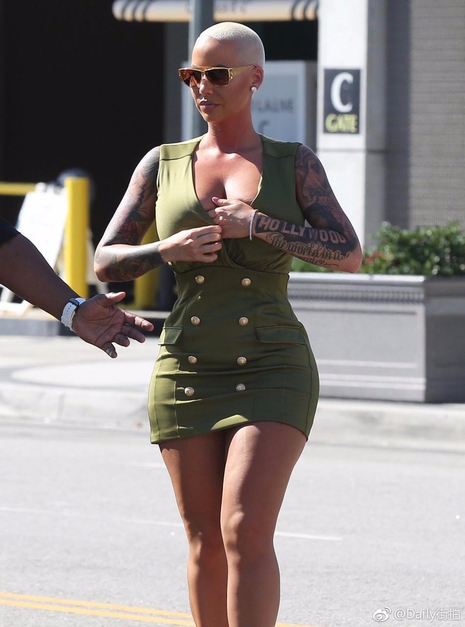 美国模特 amber rose 在洛杉矶出席知名男性杂志《maxim》 hot 100