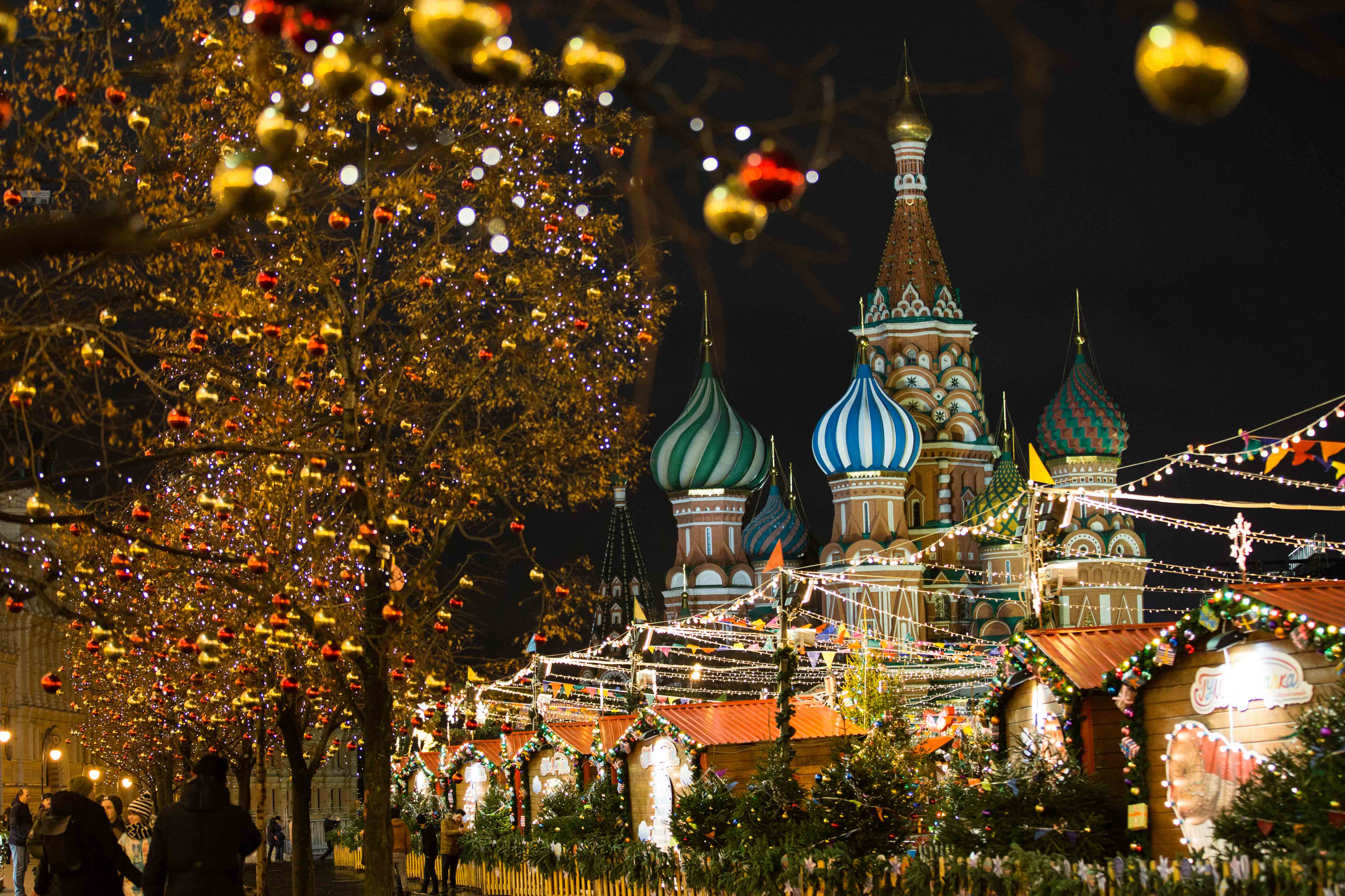 (国际)(1)莫斯科张灯结彩迎新年