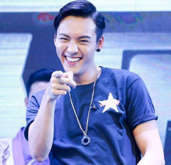 林峰,其父亲林华国是厦门鼎鼎有名的地产富豪,两个姑姑分别在香港和