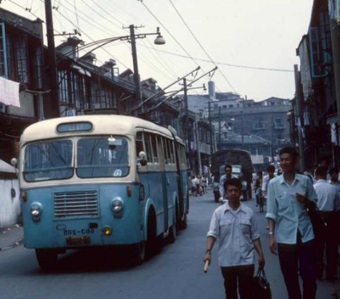 老照片帶你看80年代的上海:沒有高樓大廈,沒有霧霾天氣!