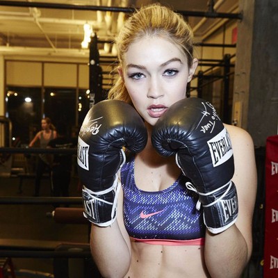 gigi hadid 的妈妈是荷兰超模 yolanda foster,yolanda 16岁就出道做