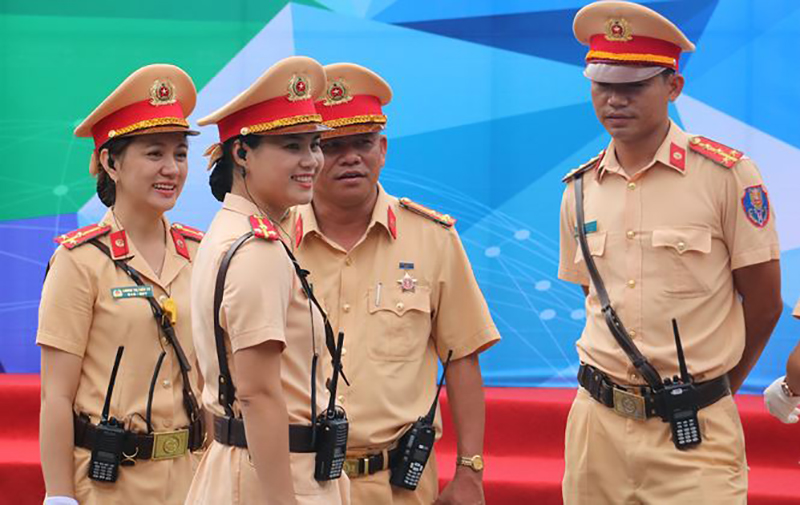 越南举行的重大活动中,女交警往往是镜头的焦点