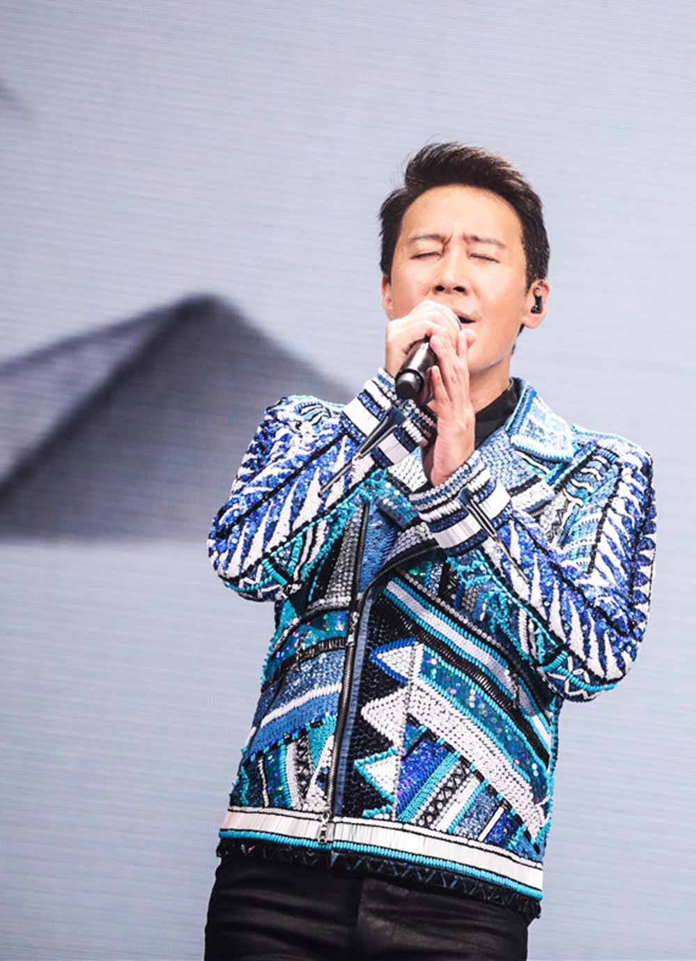 最儒雅天王黎明演唱会精彩瞬间,安心做舞台上安静的美男子