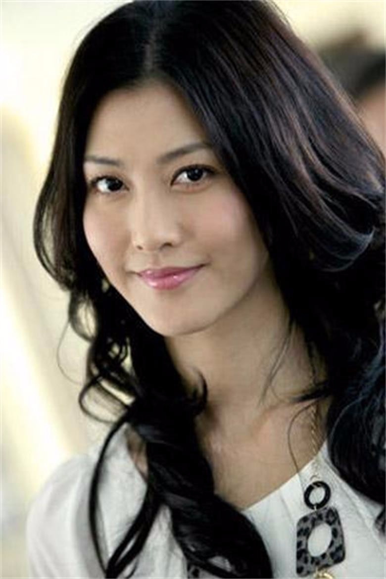 近年将重心转移内地发展的李彩华(rain)做得有声有色,主攻电视剧的她