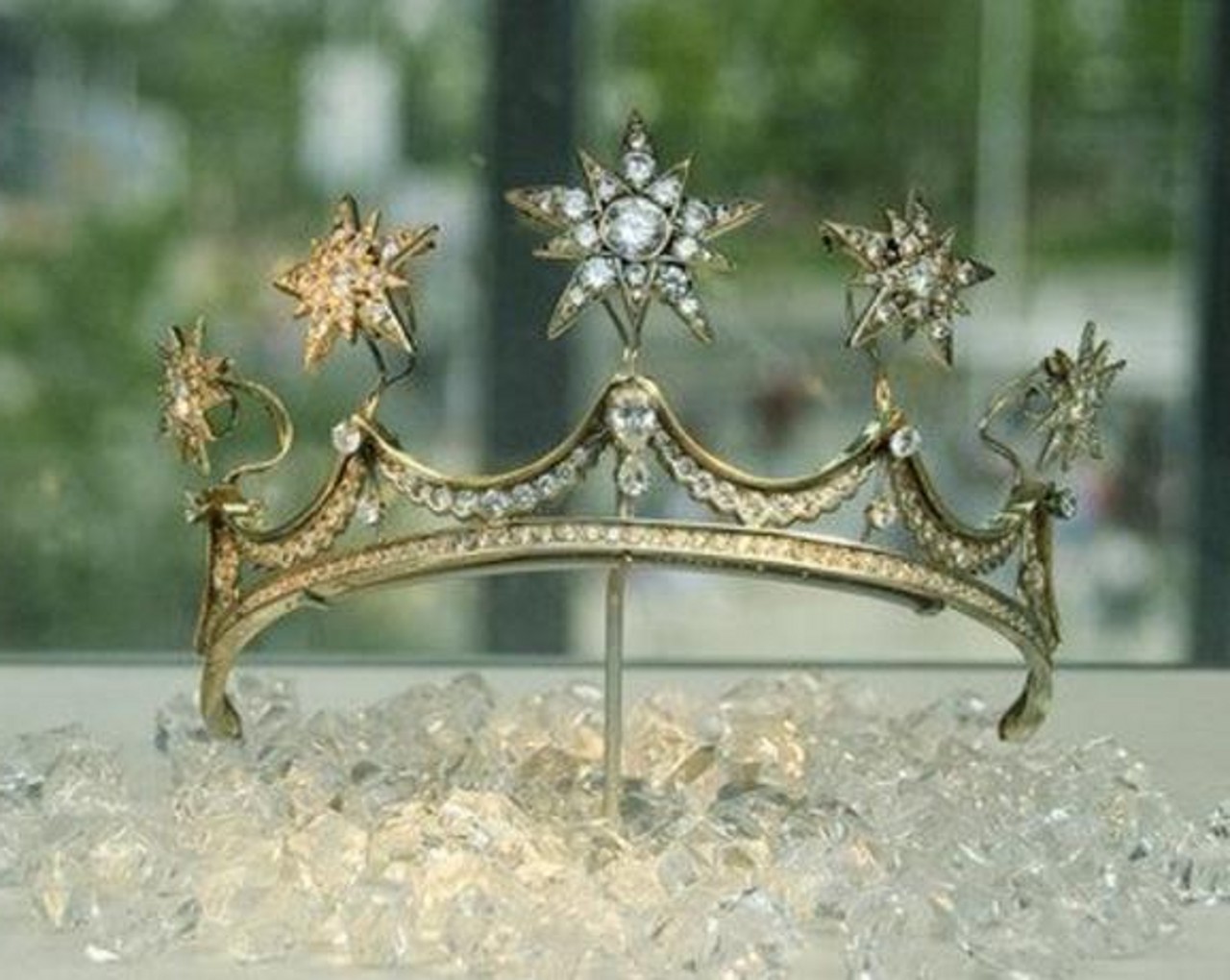 天秤座的人诚实温和,富同情心,处事力求公正与中庸,审美眼光很高.