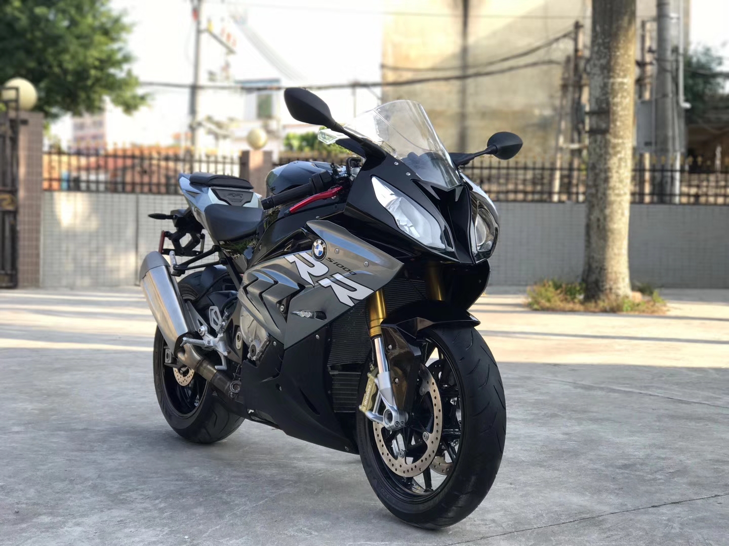 宝马公升级跑车s1000rr!
