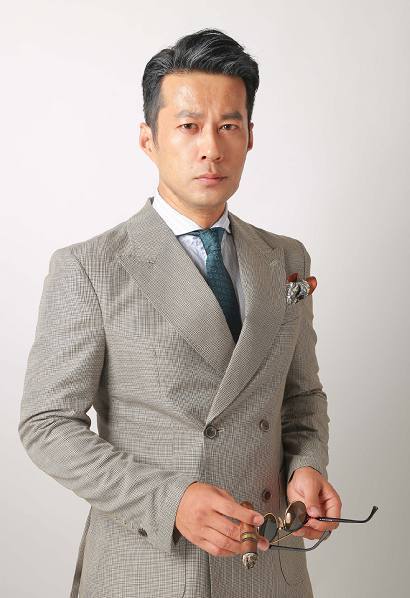 第一:杨玏在剧中饰演青年摄影师路远风,单纯善良,是一位贴心暖男,性格