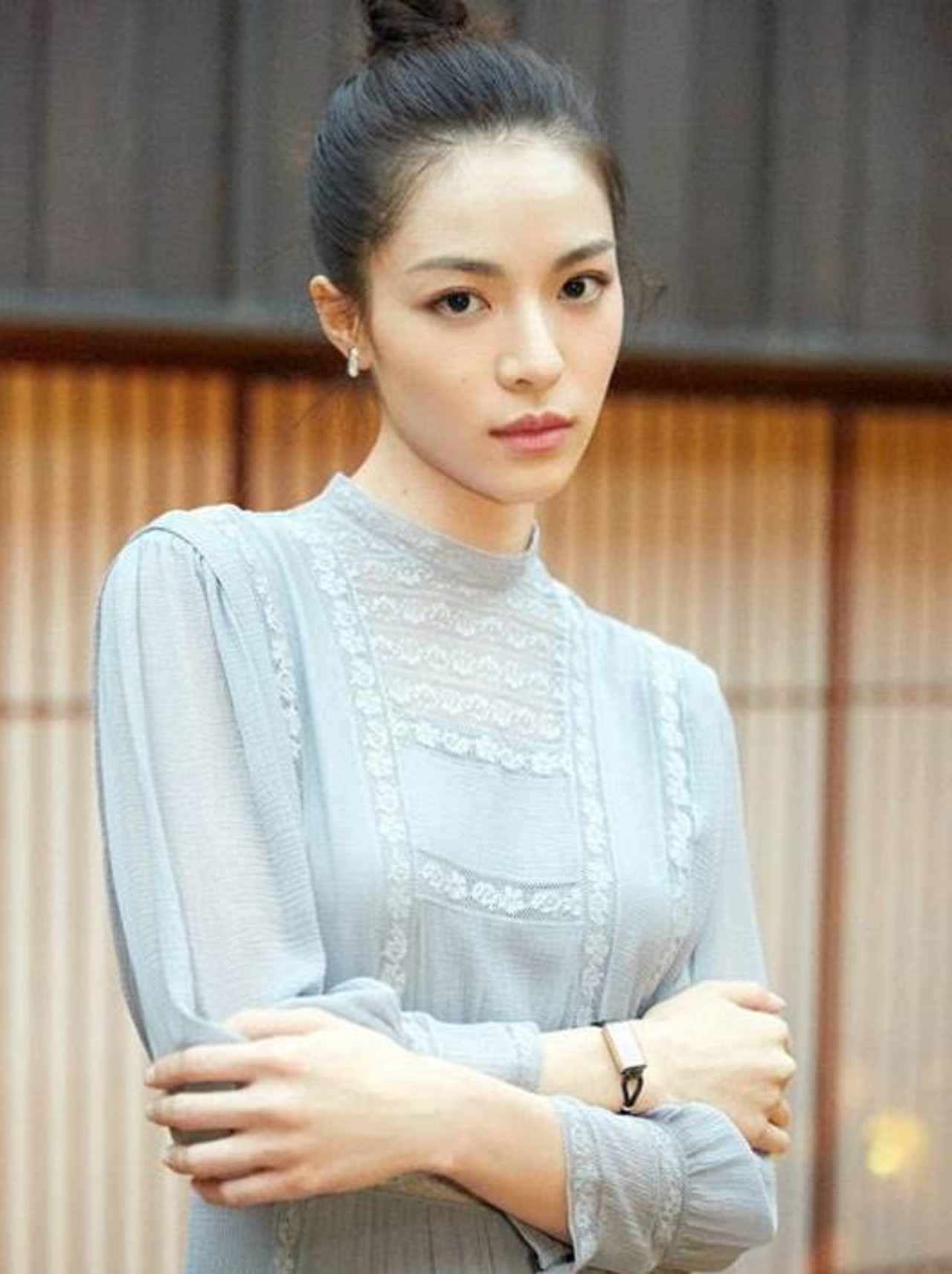 她是《芳华》里纯净善良的萧穗子,生活中的她美出新高度!