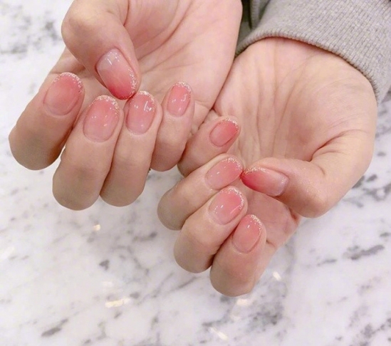 粉色系美甲款式,可以说是很小清新了!