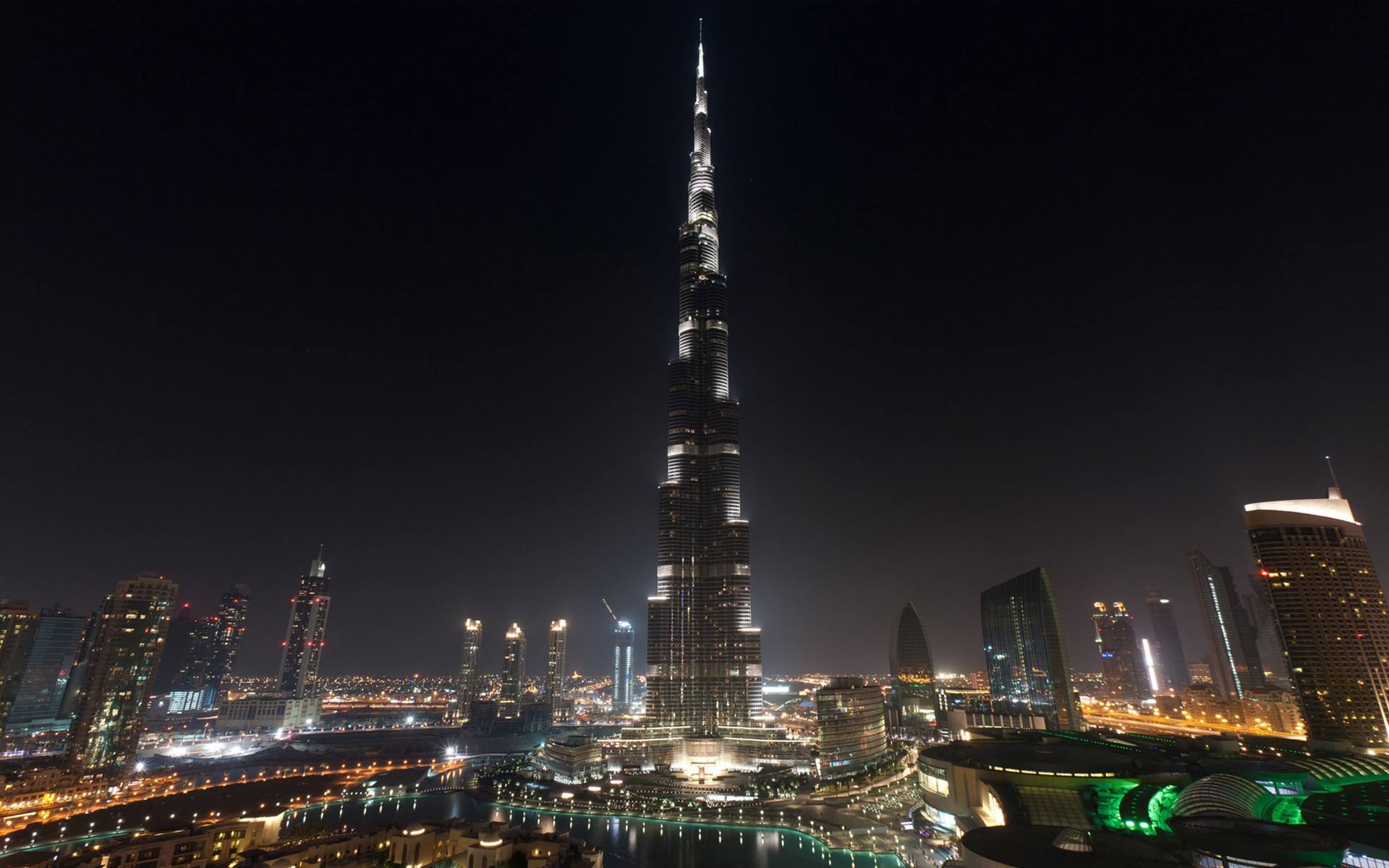 迪拜塔世界第一高楼:一栋有162层总高828米的摩天大楼!